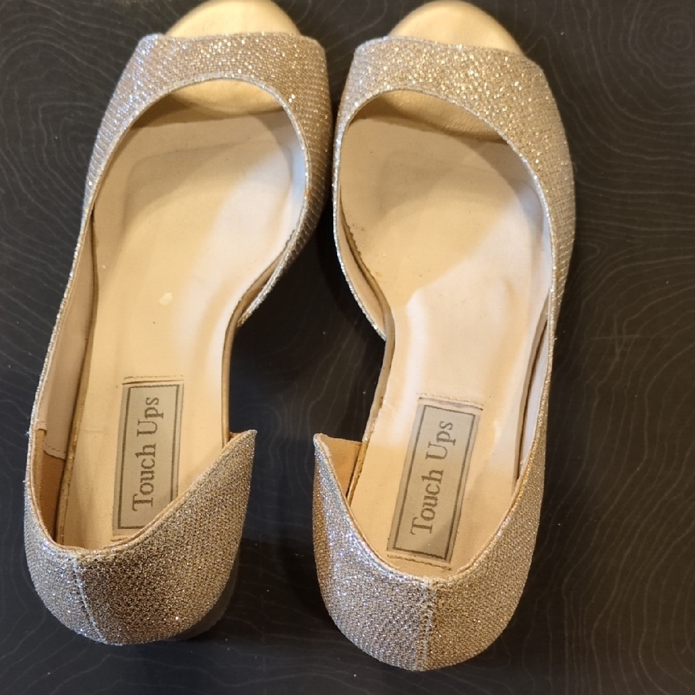 Touch Ups Gold Flats with Elegant Design